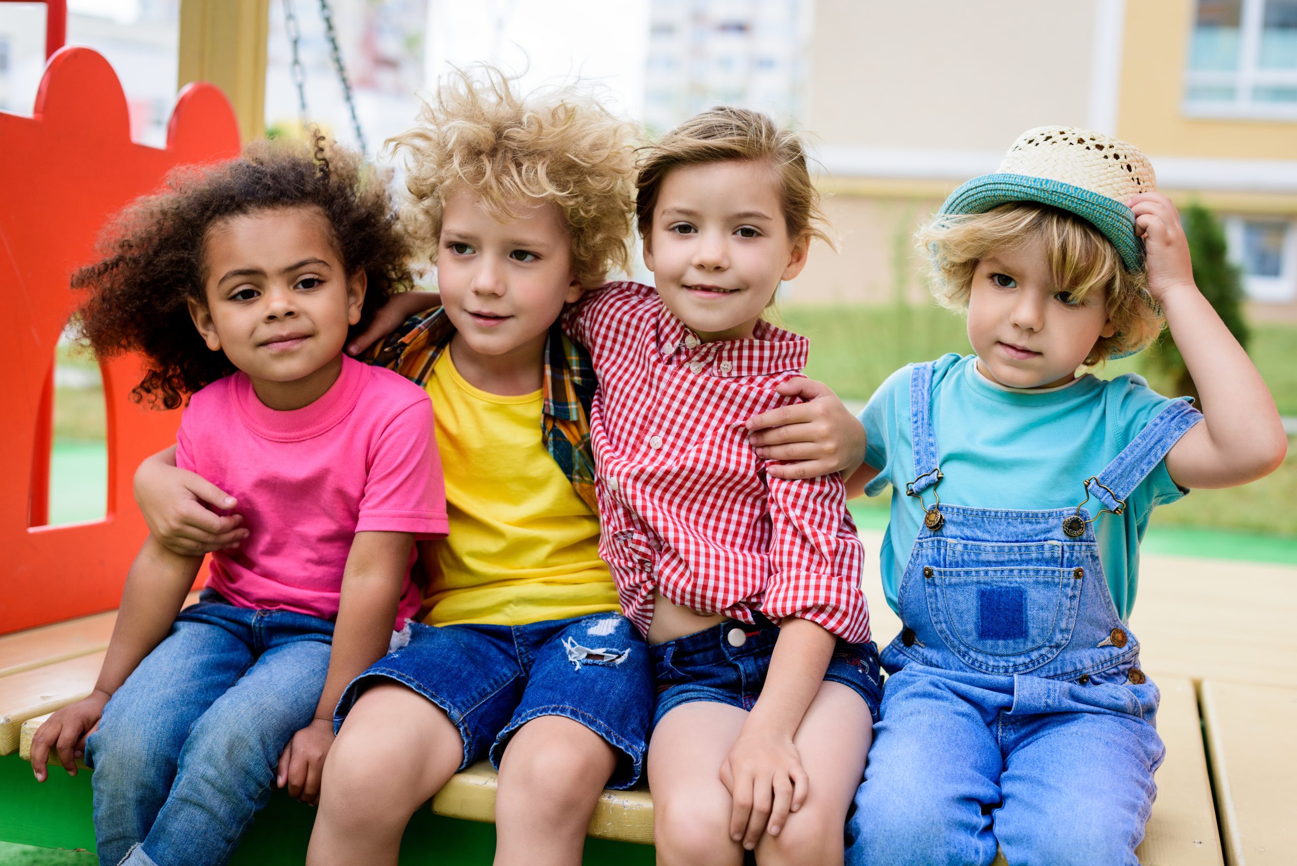 Bambini multiculturali insieme